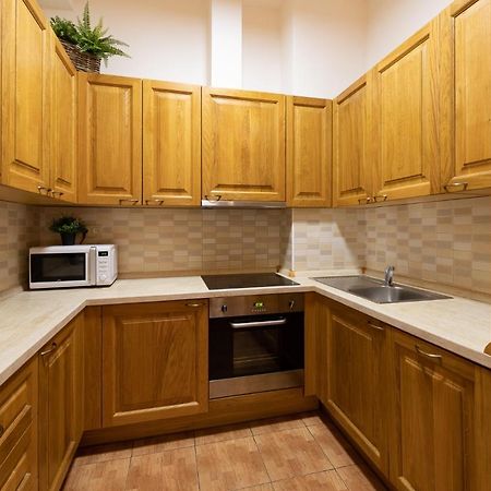 Luxury Apartment In Prime Location Прага Екстериор снимка