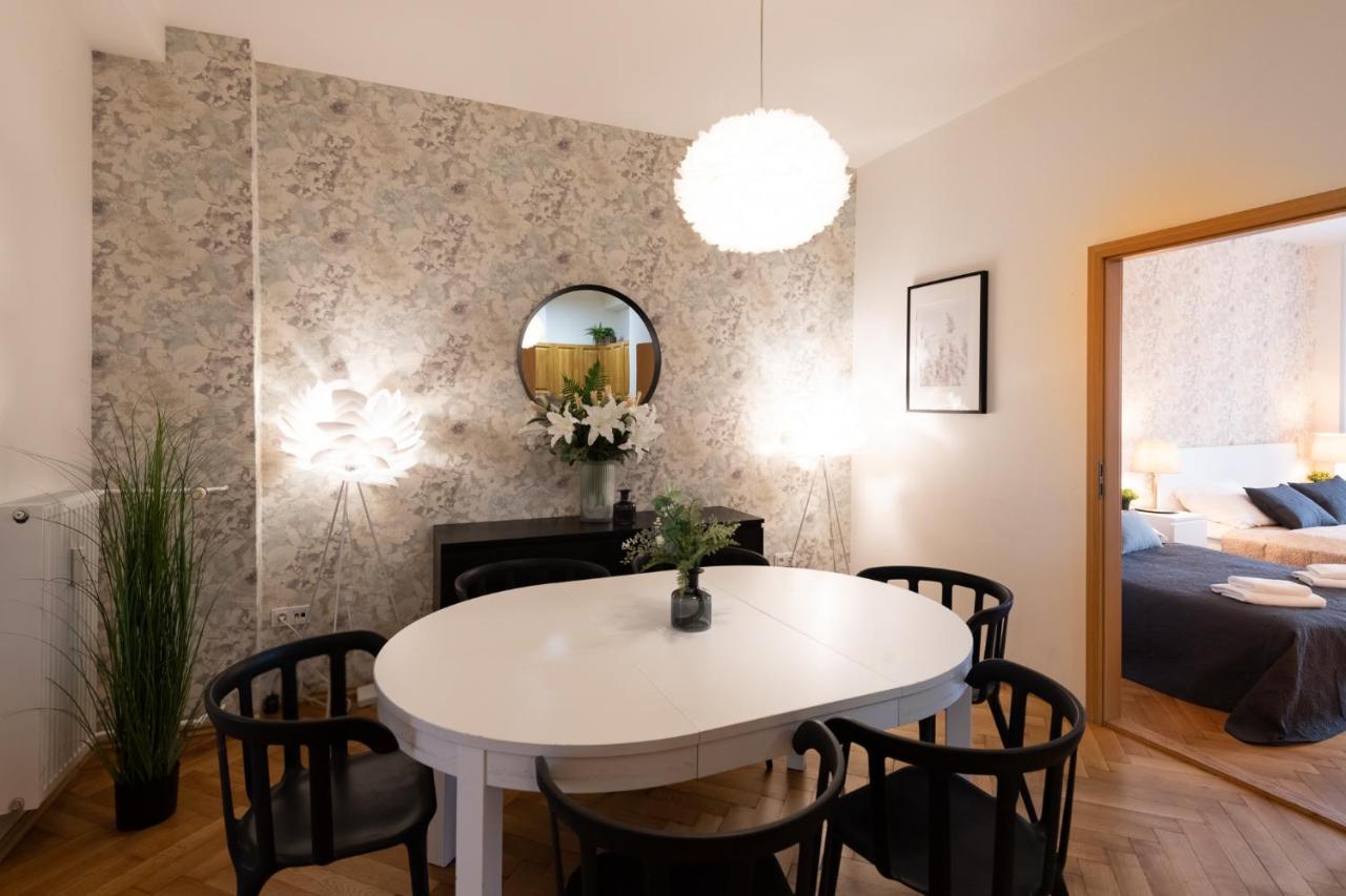 Luxury Apartment In Prime Location Прага Екстериор снимка