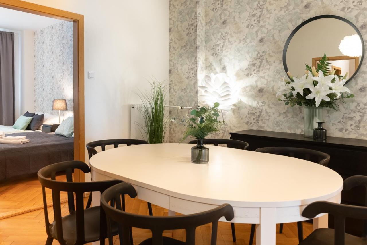 Luxury Apartment In Prime Location Прага Екстериор снимка