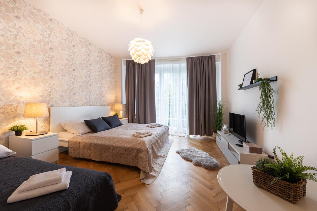 Luxury Apartment In Prime Location Прага Екстериор снимка
