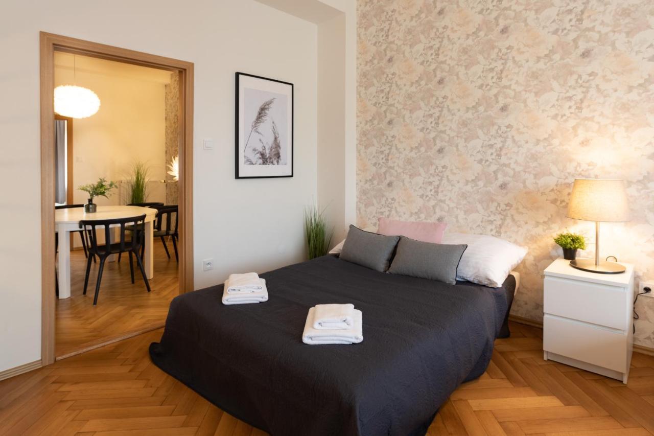 Luxury Apartment In Prime Location Прага Екстериор снимка
