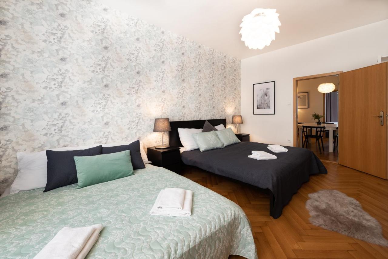 Luxury Apartment In Prime Location Прага Екстериор снимка