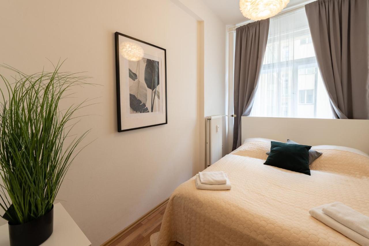 Luxury Apartment In Prime Location Прага Екстериор снимка