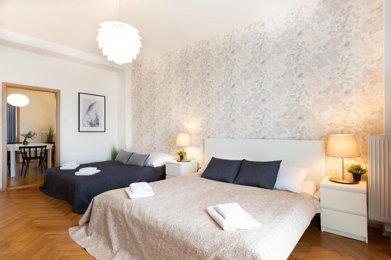 Luxury Apartment In Prime Location Прага Екстериор снимка