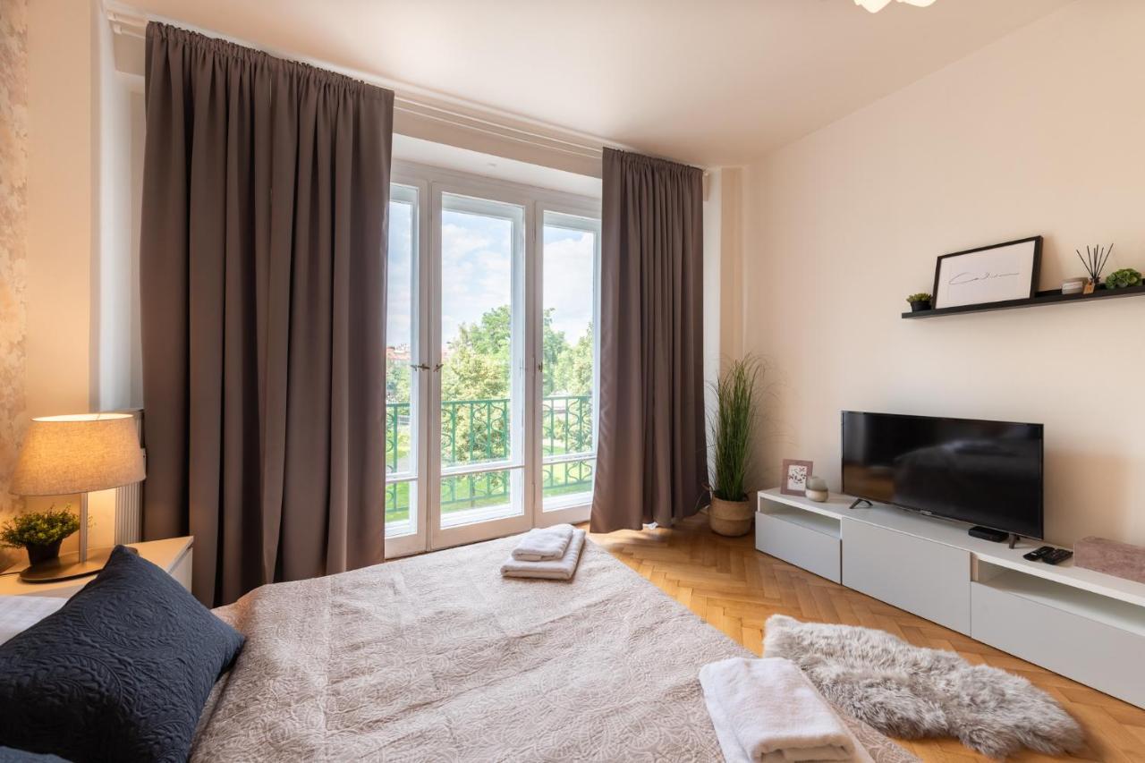 Luxury Apartment In Prime Location Прага Екстериор снимка
