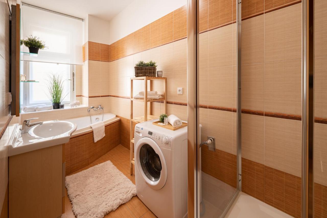 Luxury Apartment In Prime Location Прага Екстериор снимка