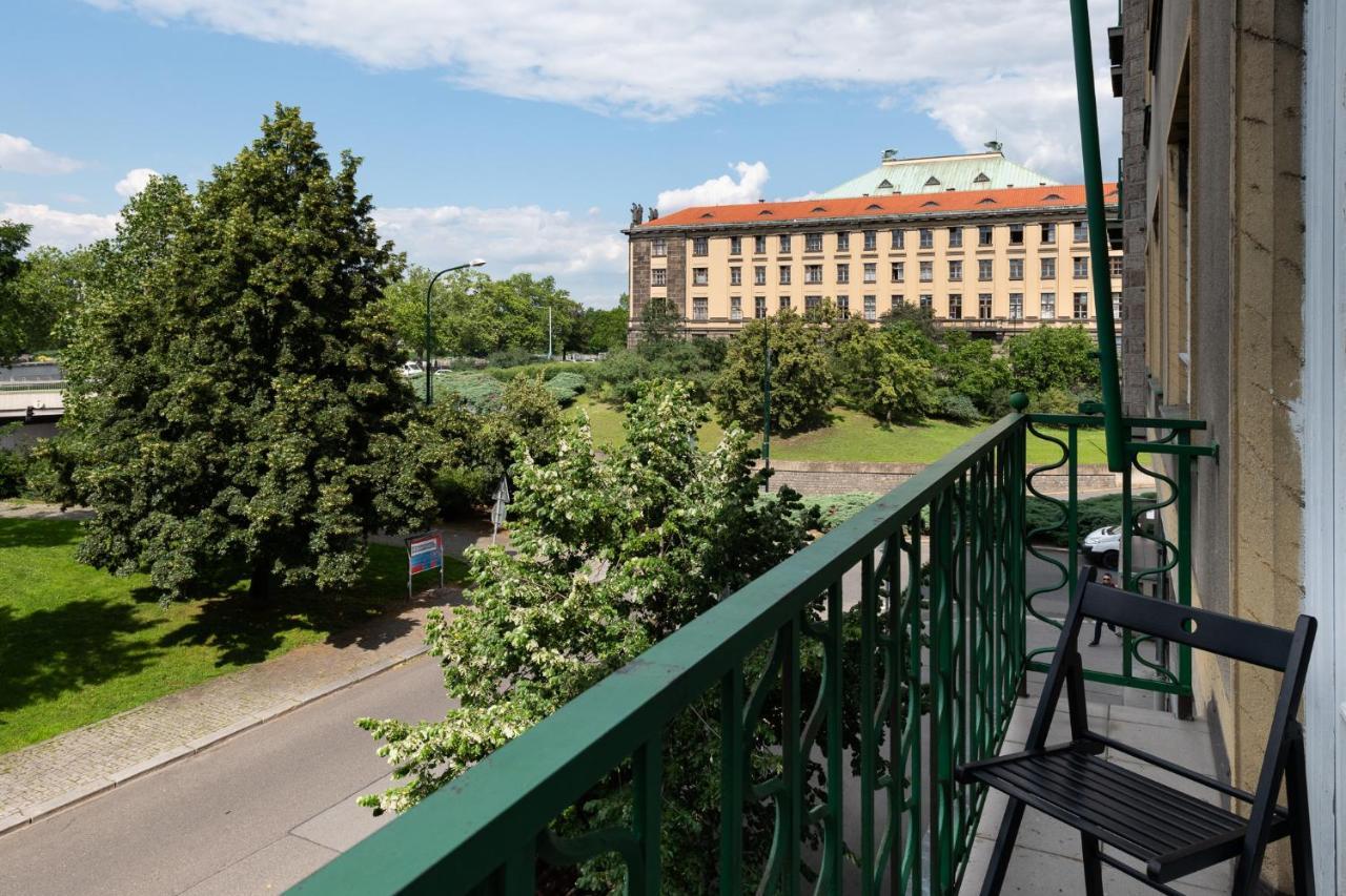 Luxury Apartment In Prime Location Прага Екстериор снимка