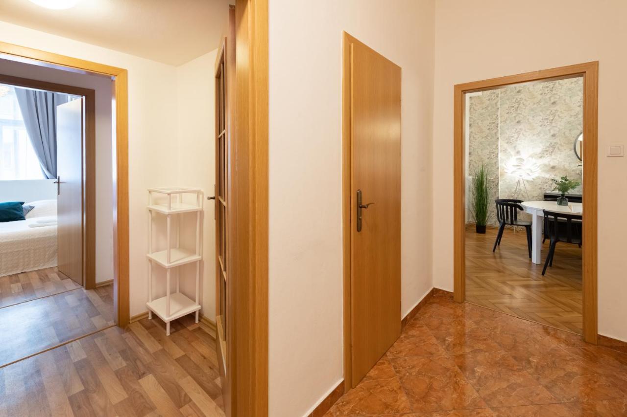 Luxury Apartment In Prime Location Прага Екстериор снимка